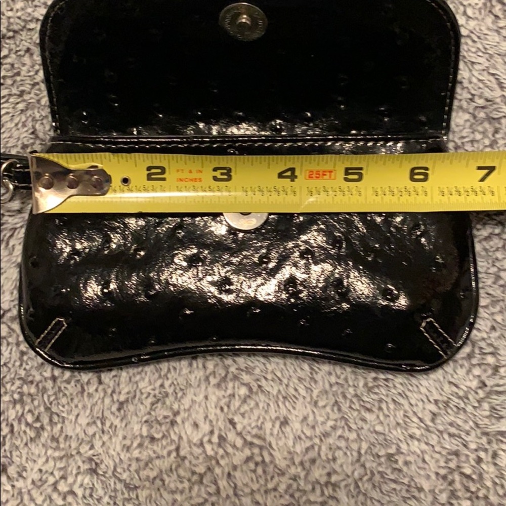 Guess wristlet ! - Picture 8 of 8
